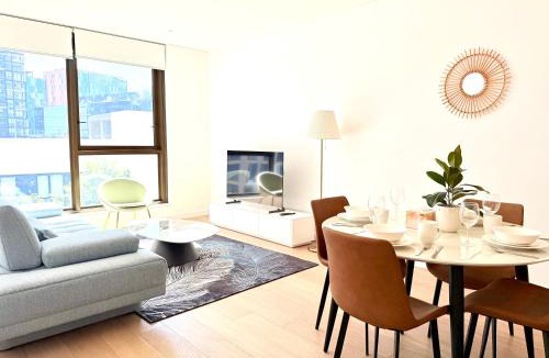 Chinatown Apartment | Darling Harbor living - Sydney 2 beds condo pool