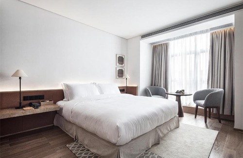 Yuzhong Hotel | David's Deer Hotel