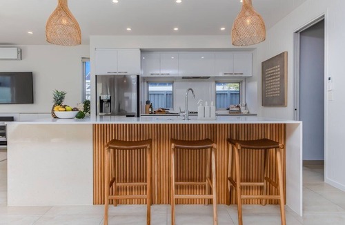 Casuarina Resort | Daybreak Shores- Absolute Beachfront holiday home