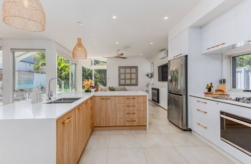 Casuarina Resort | Daybreak Shores- Absolute Beachfront holiday home