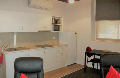 Broken Hill Hotel | Daydream Motel and Apartments