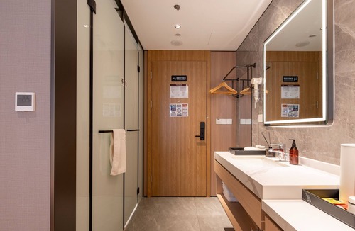 Changning Hotel | Dayin Serene Garden Hotel - Shanghai Hongqiao North Xinjing Metro Station