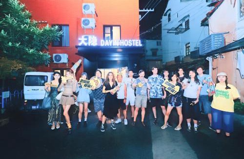 Jing'an Hostel | Dayin Youth Hostel - Old Town & People's Square& Rail Hub -Social Area -Bar -Café -Gym -Free Laundry Luggage Storage -24H Front Desk -English Service
