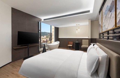 Zhongshan District Hotel | Days Inn By Wyndham Liupanshui Railway Station