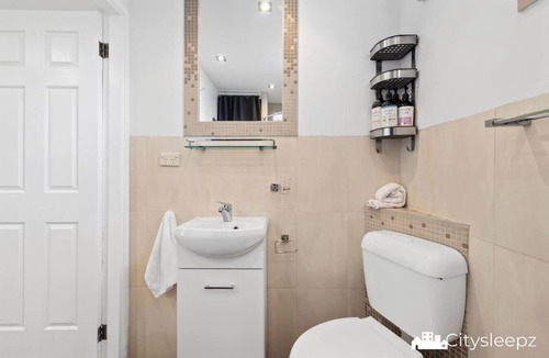 Dean Park Apartment | Dean Park 2-Bed Unit