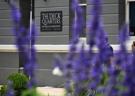 Mansfield Hotel | Deck Quarters - Mansfield, VIC