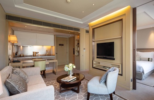 Lujiazui Apartment | Deluxe 1 Bedroom Apartment Near Shanghai World Financial Centre
