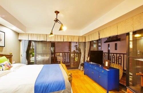 Xihu Qu House | Deluxe Double Balcony King Room Bathtub