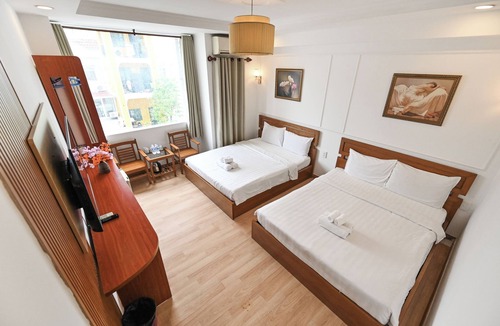 Downtown Ho Chi Minh City Hotel | Deluxe Family Room with City View