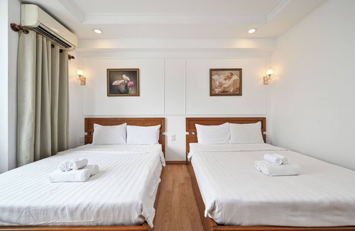 Downtown Ho Chi Minh City Hotel | Deluxe Family Room with City View