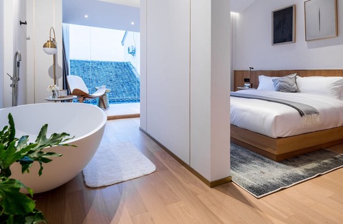 Xiufeng Apartment | Deluxe Room with Moutian View