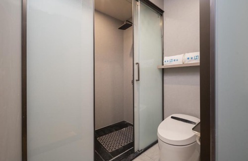 Middle Chaoyang Hotel | Dequan Lishui International Hotel, near Sanlitun