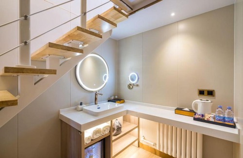 Middle Chaoyang Hotel | Dequan Luxury Huayuan Hotel, near SOLANA