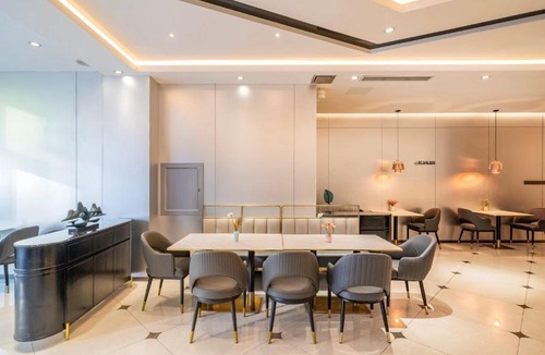 Chaoyang Hotel | Dequan Railway Station Hotel, near SOLANA