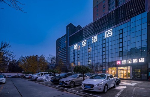 Chaoyang Hotel | Dequan Railway Station Hotel, near SOLANA