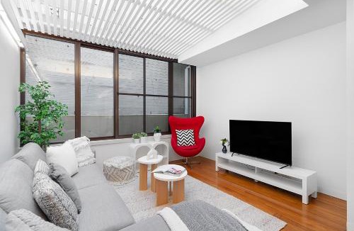 Darlinghurst House | Designer Darlinghurst Retreat Garage Parking