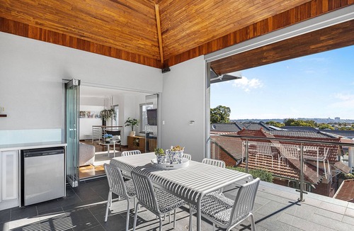 South Perth House | Designer Luxury 3brd - Epic Views - South Perth