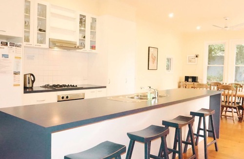 Queenscliff House | Dinghy's Rest in the heart of town