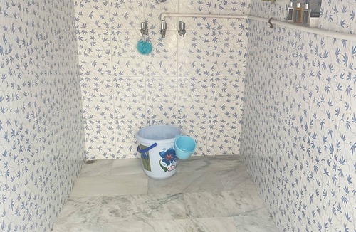Mathura House | Divine Stay - Facing Krishna Janmabhoomi Temple, Mathura/Vrindavan - Sleeps 2-6