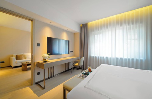 Huaihai Road Commercial Area Hotel | Donghu Collection Hotel Shanghai