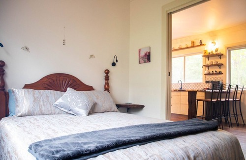 Deer Vale House | Dorrigo Bush Pepper Retreat - Twin 2 outdoor baths under the stars & Massage