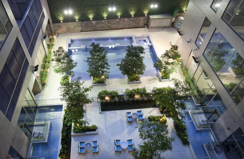 Kwai Chung House | Dorsett Room with queen bed - Free Wifi+Pool+Gym