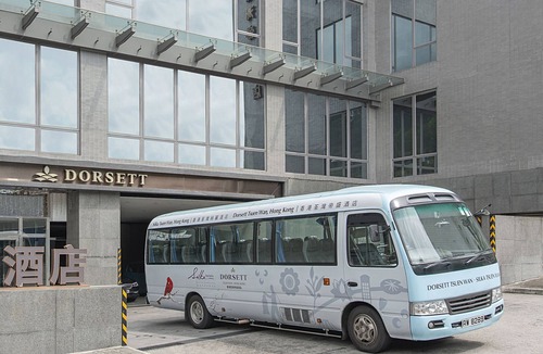 Kwai Chung House | Dorsett Room with queen bed - Free Wifi+Pool+Gym
