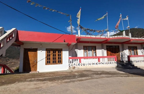 Bomdila Bed & Breakfast | DOUBLE BED DELUXE ROOM