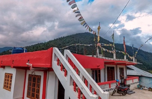 Bomdila Bed & Breakfast | DOUBLE BED DELUXE ROOM