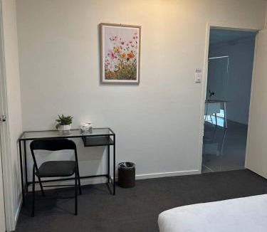 Gregory Hills House | Double Bed Room with Ensuite Bath-Peaceful location