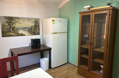 Canning Vale House | double room share bathroom and kitchen