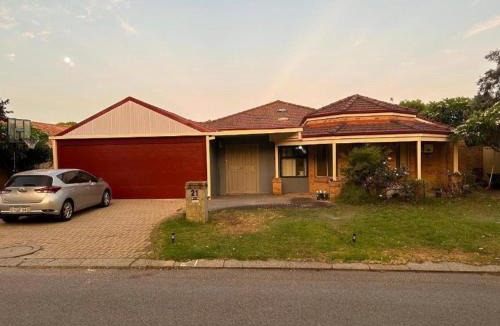 Canning Vale House | double room share bathroom and kitchen