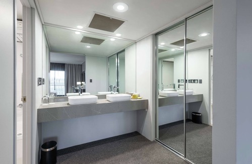 Desert Springs Hotel | DoubleTree by Hilton Alice Springs