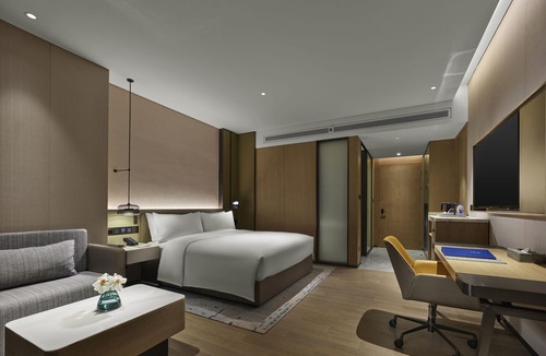 Chenghua Hotel | DoubleTree by Hilton Chengdu Riverside - Close to Panda Base and Chengdu East Railway