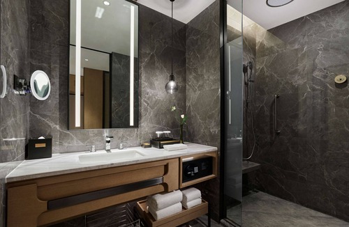 Chenghua Hotel | DoubleTree by Hilton Chengdu Riverside - Close to Panda Base and Chengdu East Railway