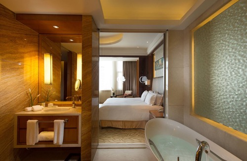 Huanghelu Hotel | DoubleTree by Hilton Hotel Qinghai - Golmud