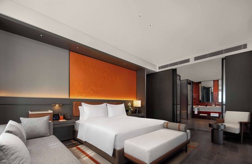 Longting District Hotel | Doubletree By Hilton Kaifeng