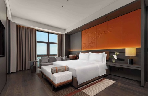 Longting District Hotel | Doubletree By Hilton Kaifeng