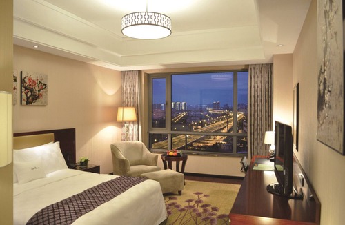 Bin Hu District Hotel | DoubleTree by Hilton Wuxi