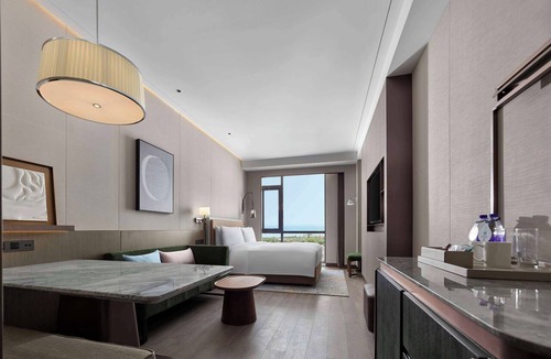 Laishan Hotel | Doubletree By Hilton Yantai Golden Coast Hotel & Suites