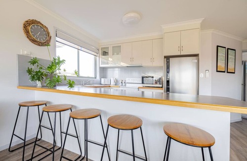 Lakes Entrance House | Driftwood Townhouse Waterfront Central Location