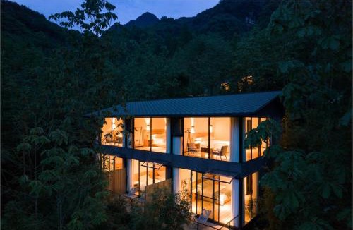 Dujiangyan Hotel | Dujiangyan Lucky Wild Mountain Forest Luxury Homestay