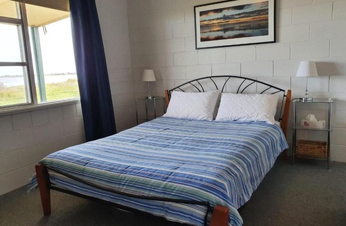 Melville House | Dun Workin - Absolute Beachfront