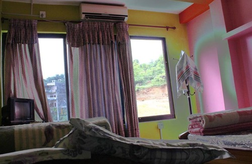 Byas House | Duna Tapari Restaurant & Guest House