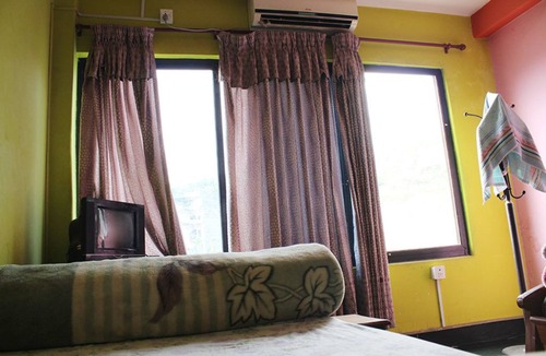 Byas House | Duna Tapari Restaurant & Guest House