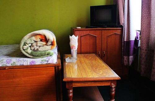 Byas House | Duna Tapari Restaurant & Guest House