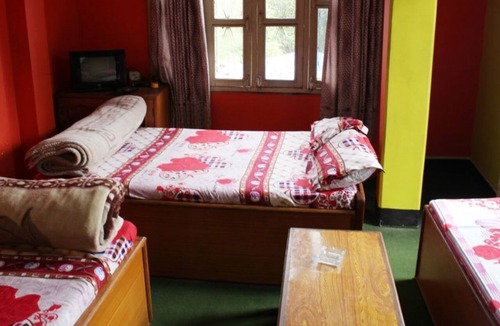 Byas House | Duna Tapari Restaurant & Guest House