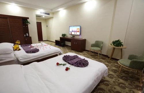 Mingsha Mountain and Crescent Spring House | Dunhuang Bokang Hotel