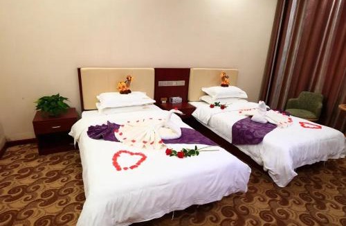 Mingsha Mountain and Crescent Spring House | Dunhuang Bokang Hotel