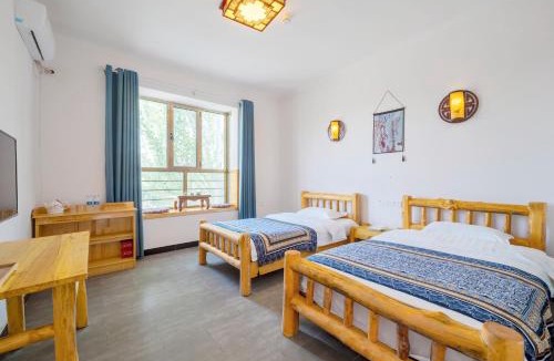Mingsha Mountain and Crescent Spring House | Dunhuang Hu Yang Inn